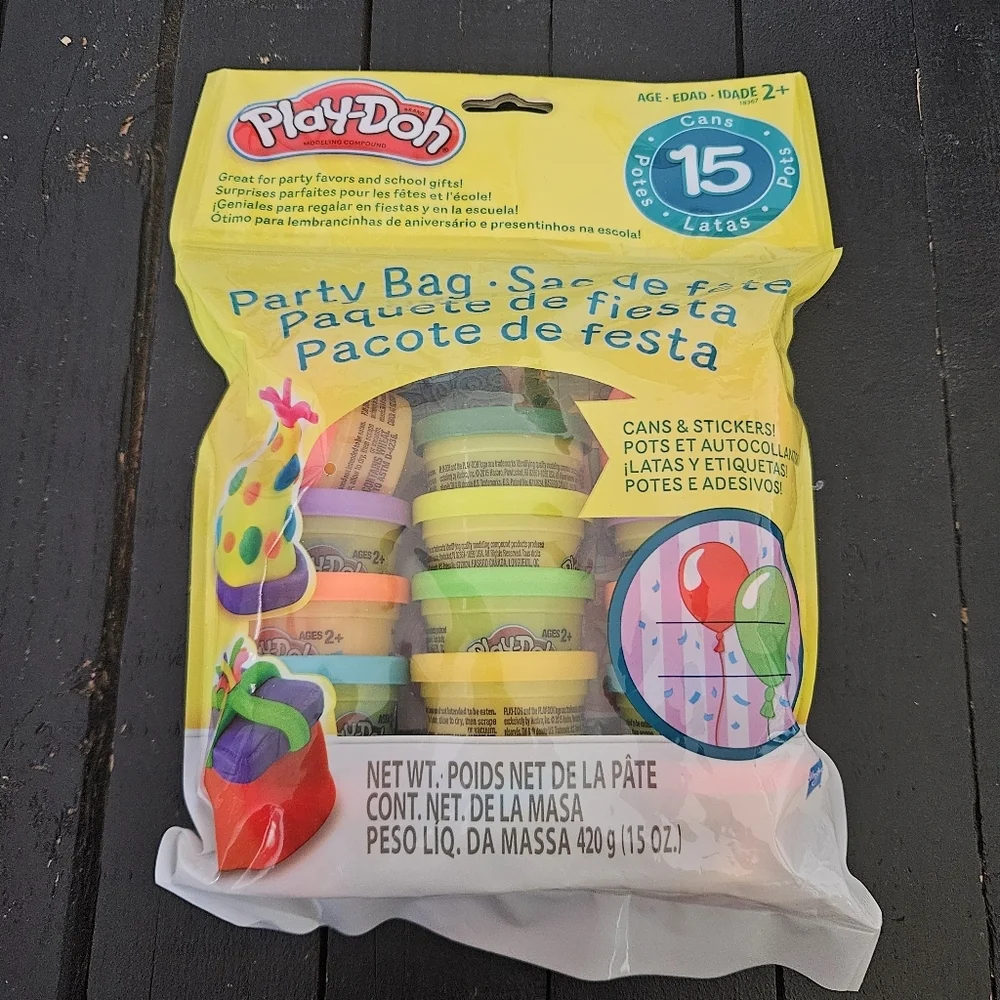 Play-Doh NWT Party Favors Bag with Assorted Colors 15 Mini Cans Gift Kids Toy
